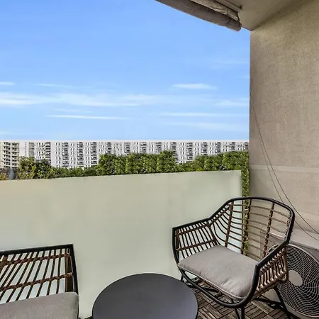 Spacious 2 Bedroom Ac Dalanowska 46 アパート