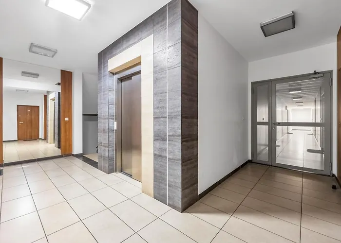 Spacious 2 Bedroom Ac Dalanowska 46 아파트 *