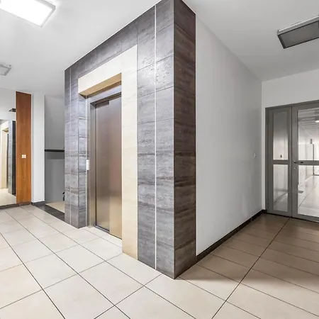 Spacious 2 Bedroom Ac Dalanowska 46 아파트 *